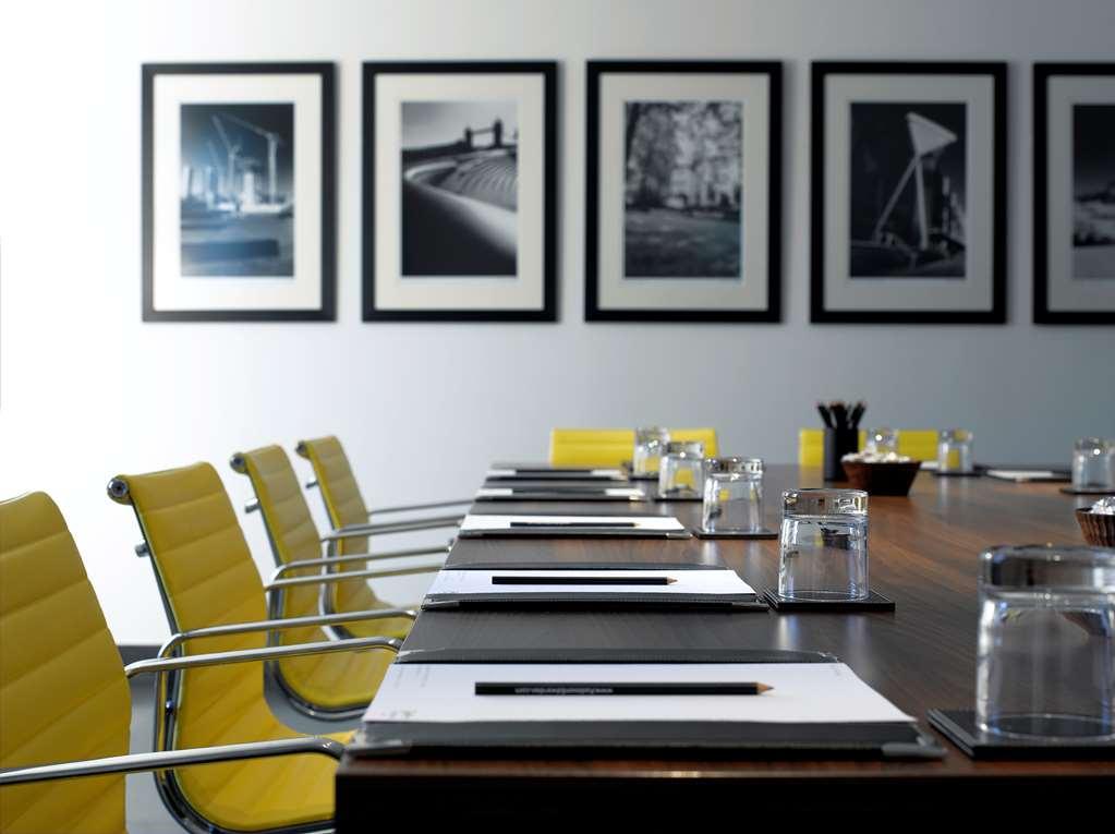 Radisson Blu Hotel, Canary Wharf East Hotel 4*