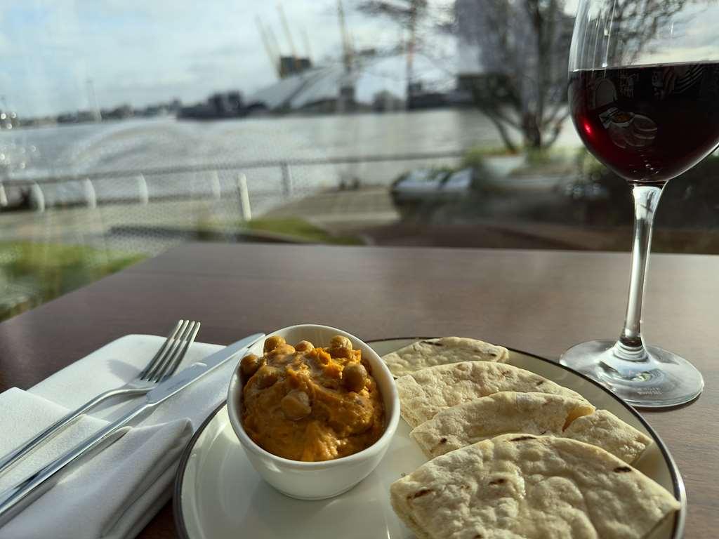 Radisson Blu Hotel, Canary Wharf East 4*